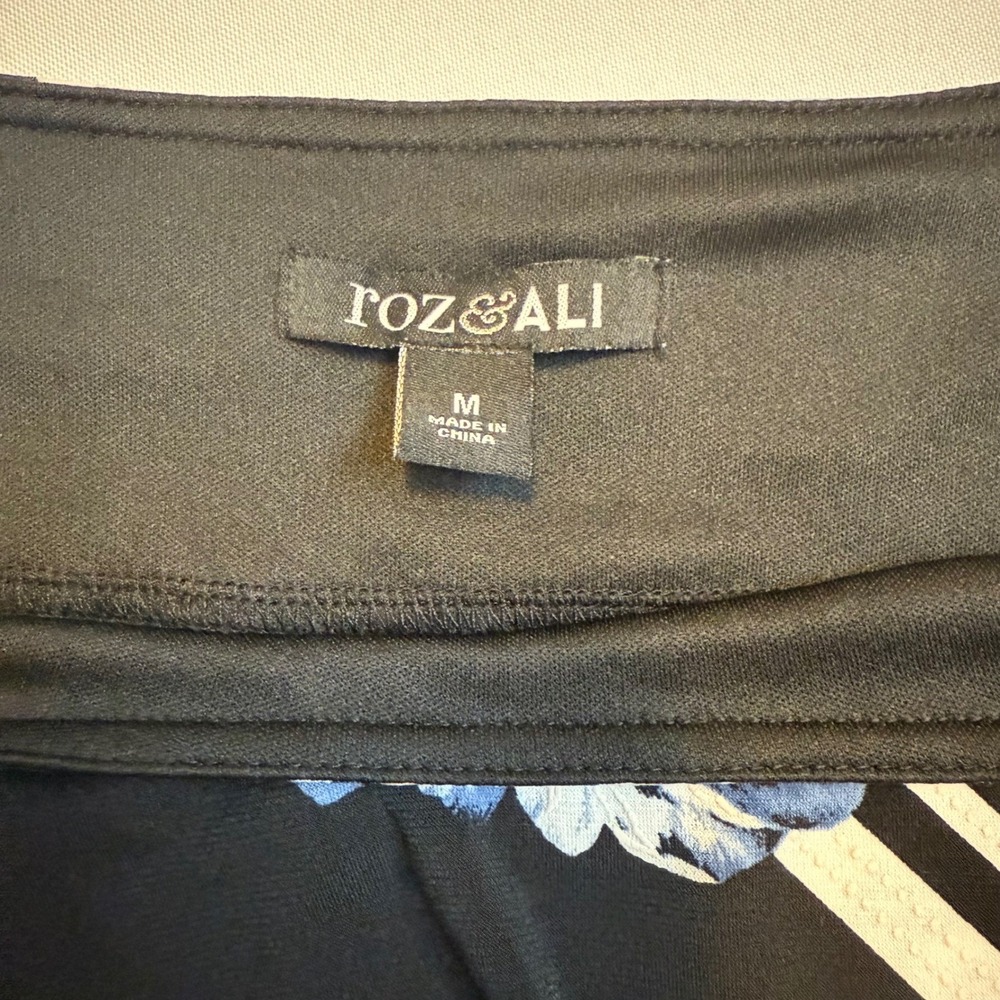 ✨Roz & Ali Women Black Blue Floral Stripe Short Sleeve Knee Length Dress Size M - Picture 6 of 8